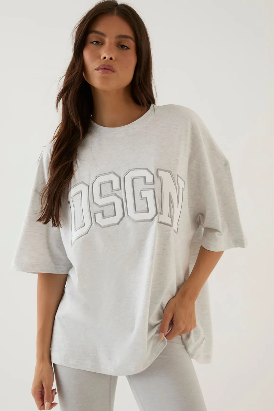T-shirt Oversize À Appliqué Collégial Dsgn Studio