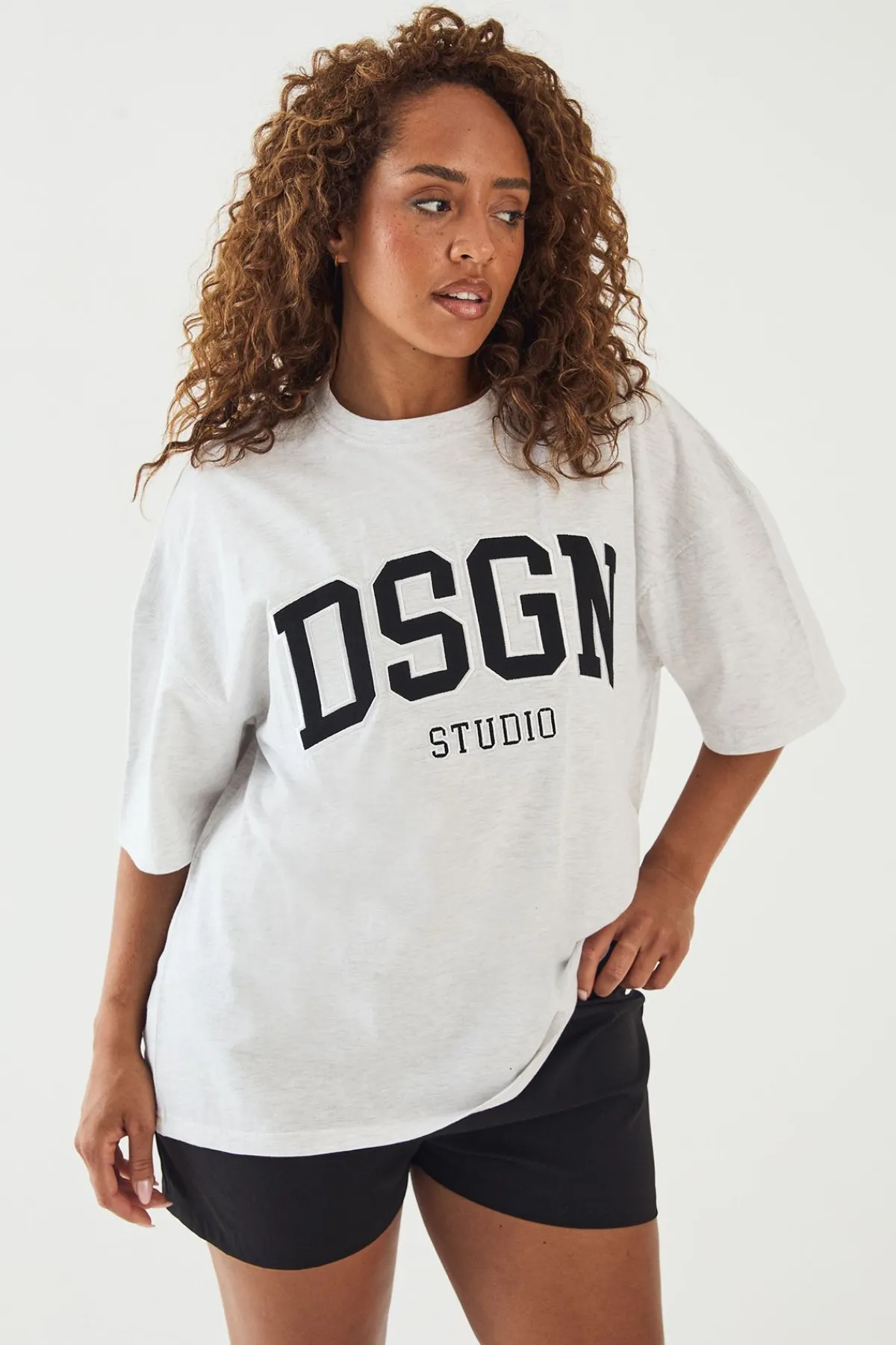DSGN Studio T-shirt Oversize À Appliqué Universitaire<Femme Dsgn Studio|Tops