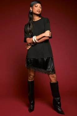 boohoo T-Shirt Oversize Asymétrique avec Finitions en Satin et Dentelle<Femme Satin Et Dentelle|Tops