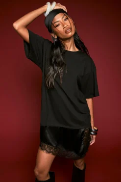 boohoo T-Shirt Oversize Asymétrique avec Finitions en Satin et Dentelle<Femme Satin Et Dentelle|Tops