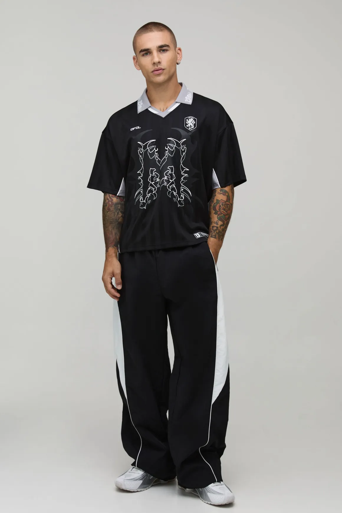 T-shirt Oversize Grunge Varsity En Mesh Avec Strass Et Col En V