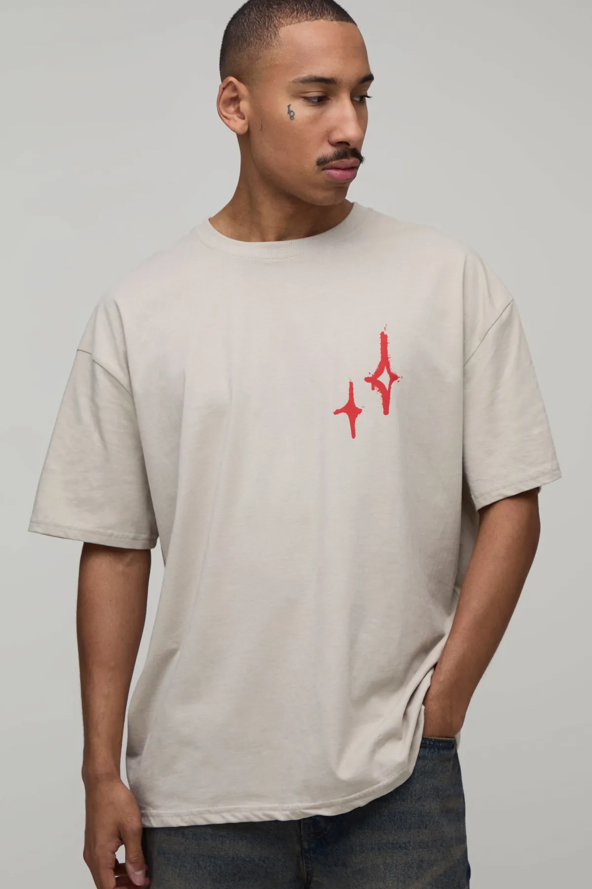 boohooMAN T-shirt Oversize Imprimé Graffiti Étoile Effet Spray<Homme Tout Afficher|T-Shirts Grande Taille