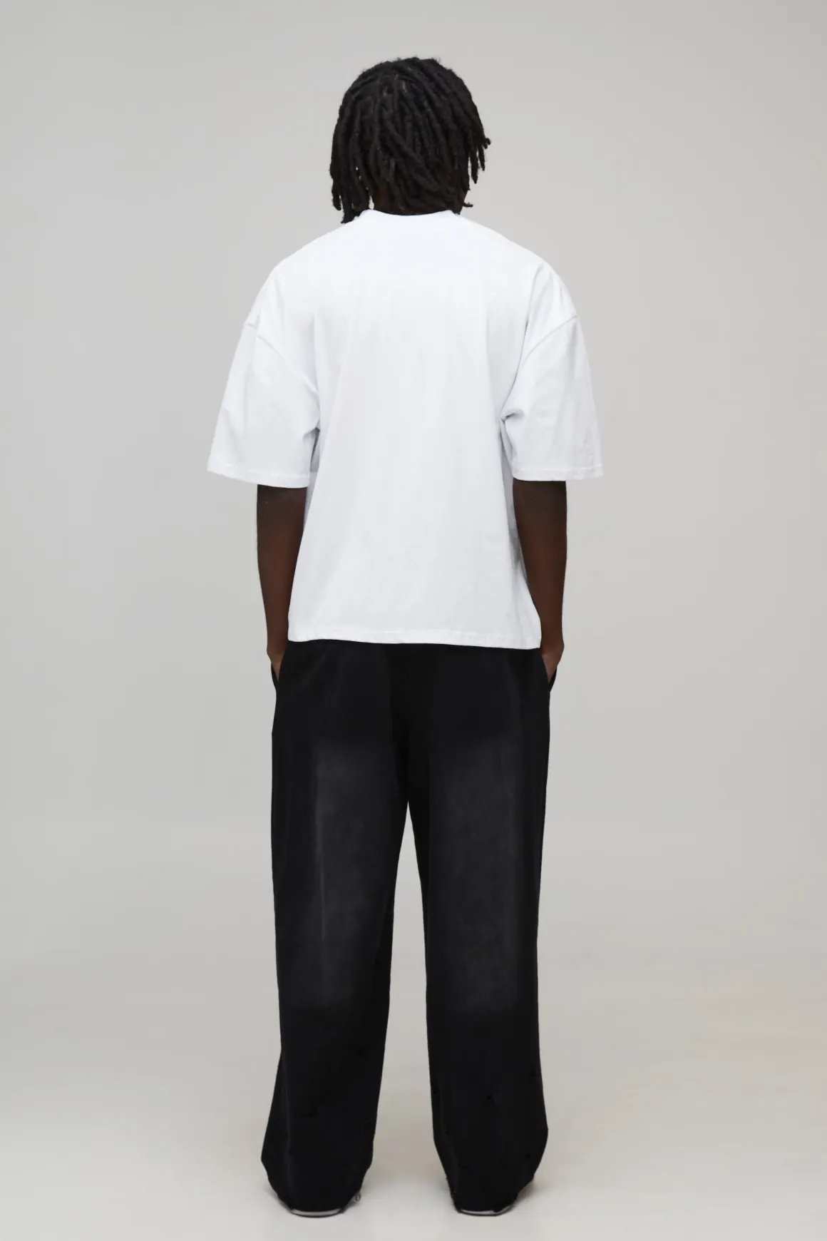 T-shirt oversize à la coupe boxy et orné d'une broderie en croix