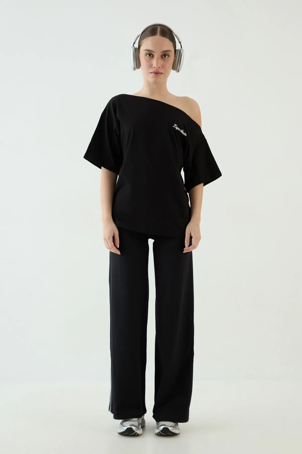 DSGN Studio T-shirt À Épaule Dénudée Script<Femme Dsgn Studio|Tops