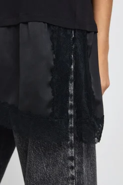 boohoo T-Shirt à Sous-Couche Satinée avec Dentelle Contrastante<Femme Satin Et Dentelle|Tops