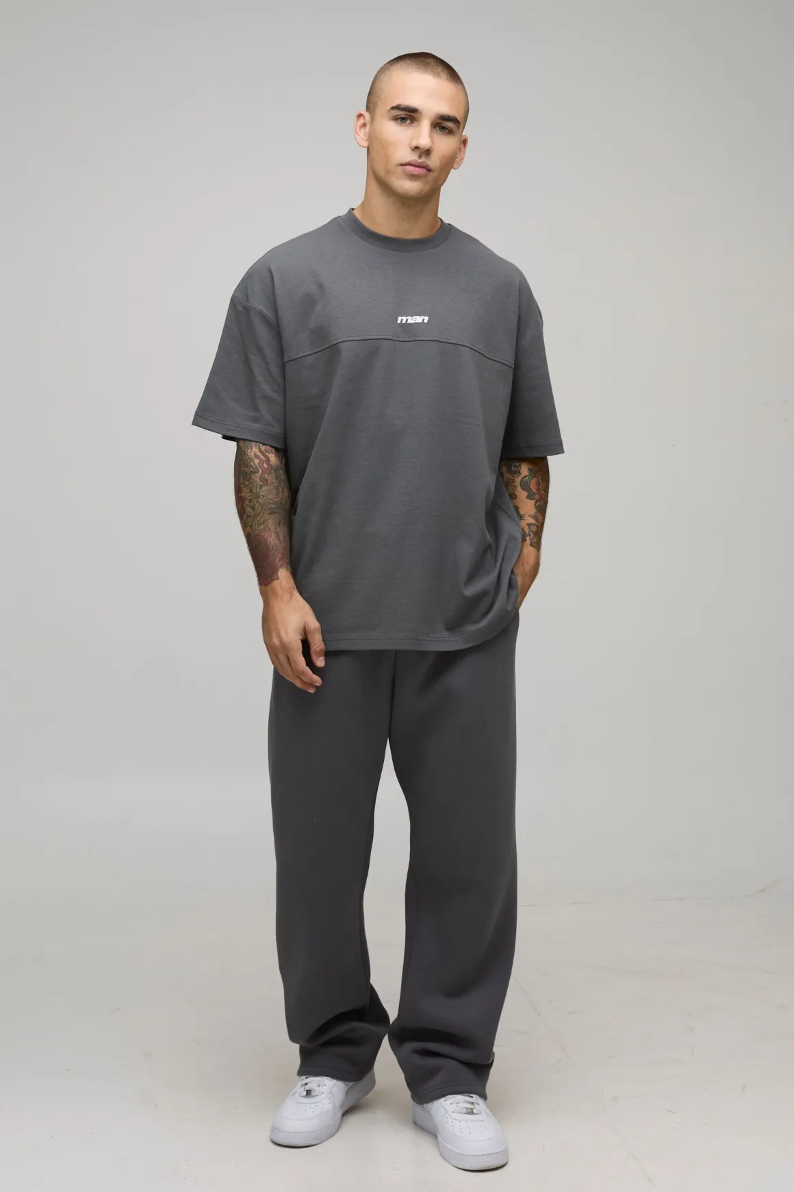 T-shirt sport pour homme surdimensionné, en tissu lourd à panneaux et brodé