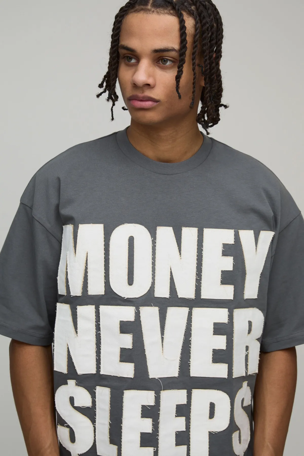boohooMAN T-Shirt Surdimensionné Boxy avec Slogan Argent et Appliqué Vieilli<Homme Nouveautés Grande Taille|Tout Afficher