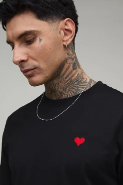 boohooMAN T-shirt Tall Coupe Regular Avec Cœur Brodé<Homme T-Shirts Tall|Tout Afficher