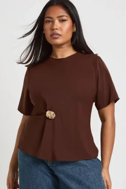 boohoo T-shirt Tissé Grande Taille Avec Détails De Finition<Femme Looks Chocolat|Tops