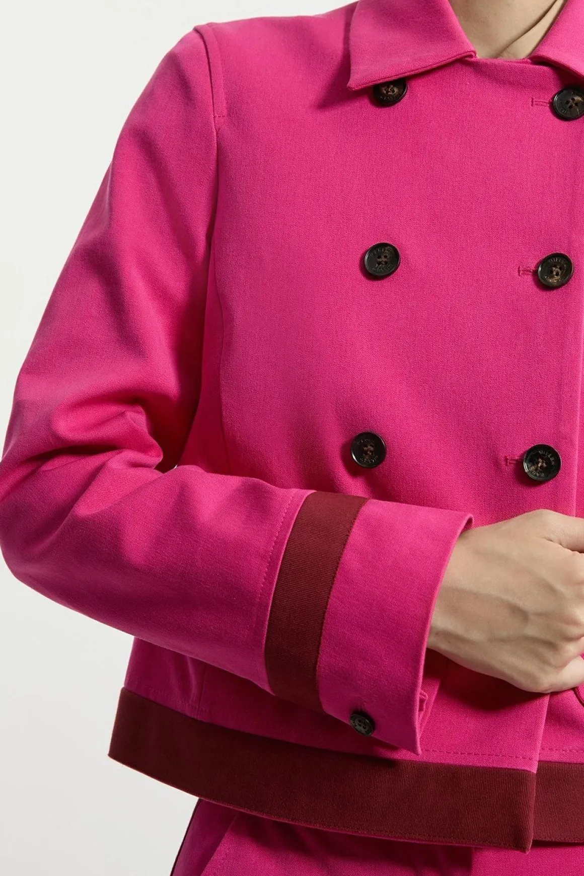 Veste blazer en grosgrain extensible à col et double boutonnage compacte