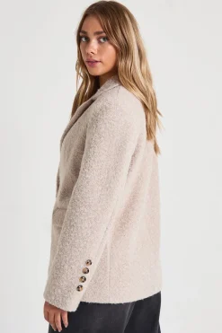 Veste blazer oversize à l'aspect laineux et duveteux