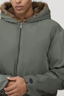 boohooMAN Veste bomber à capuche surdimensionnée avec garniture synthétique<Homme Manteaux Et Vestes