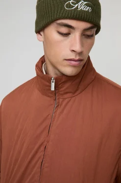 boohooMAN Veste bomber en nylon, coupe régulière, col en entonnoir, matelassée simple.<Homme Manteaux Et Vestes