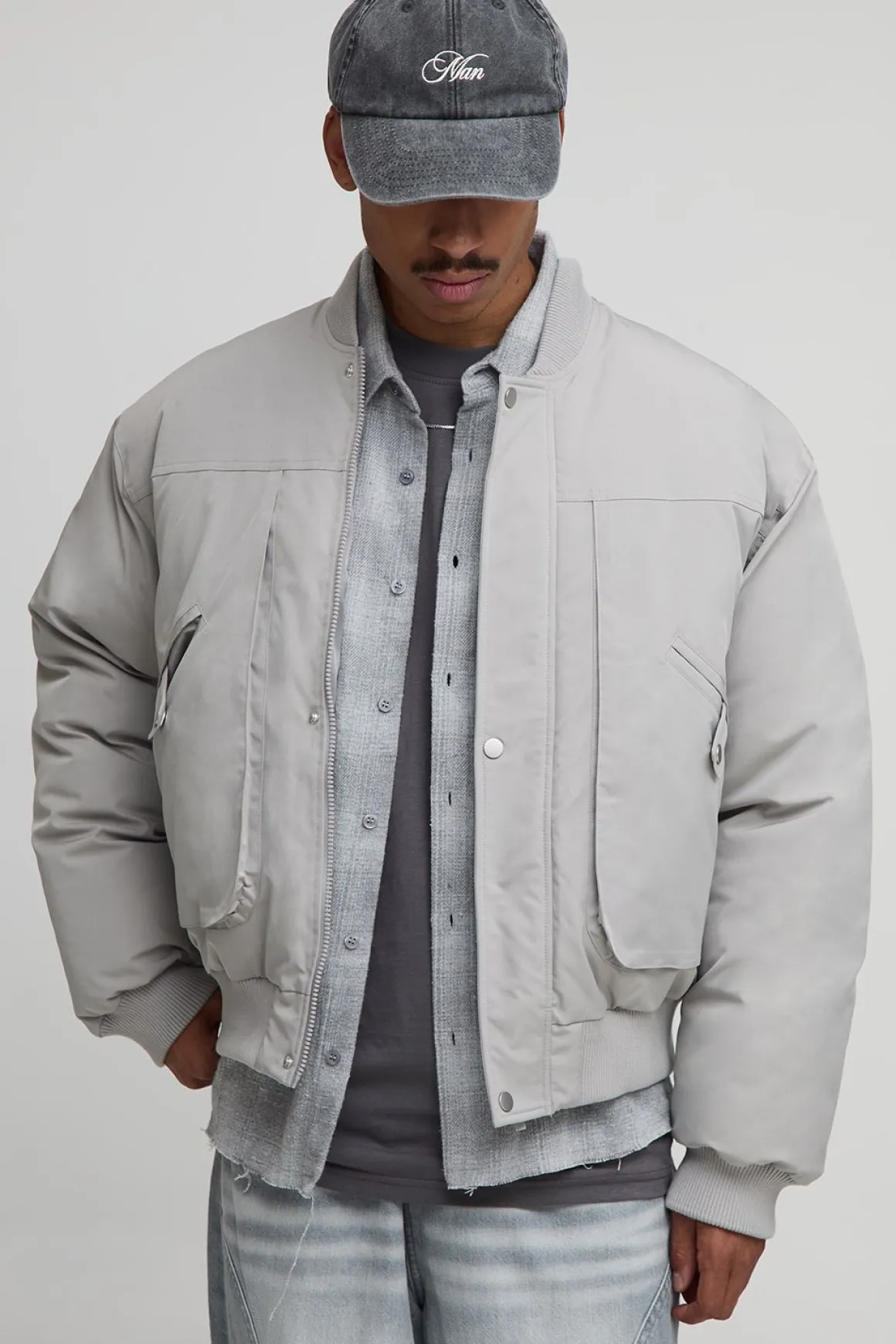 Veste bomber en nylon peached avec détails de couture surdimensionnés