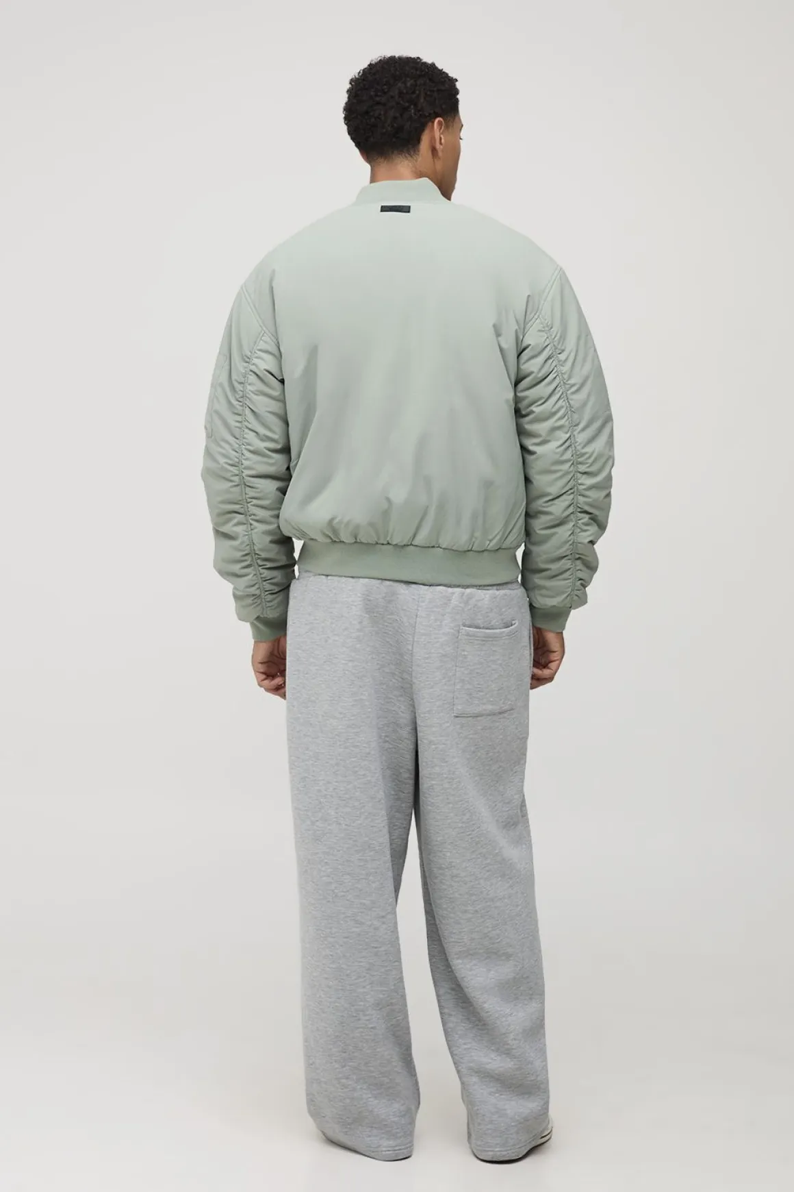 Veste bomber MA1 en nylon, surdimensionnée et carrée