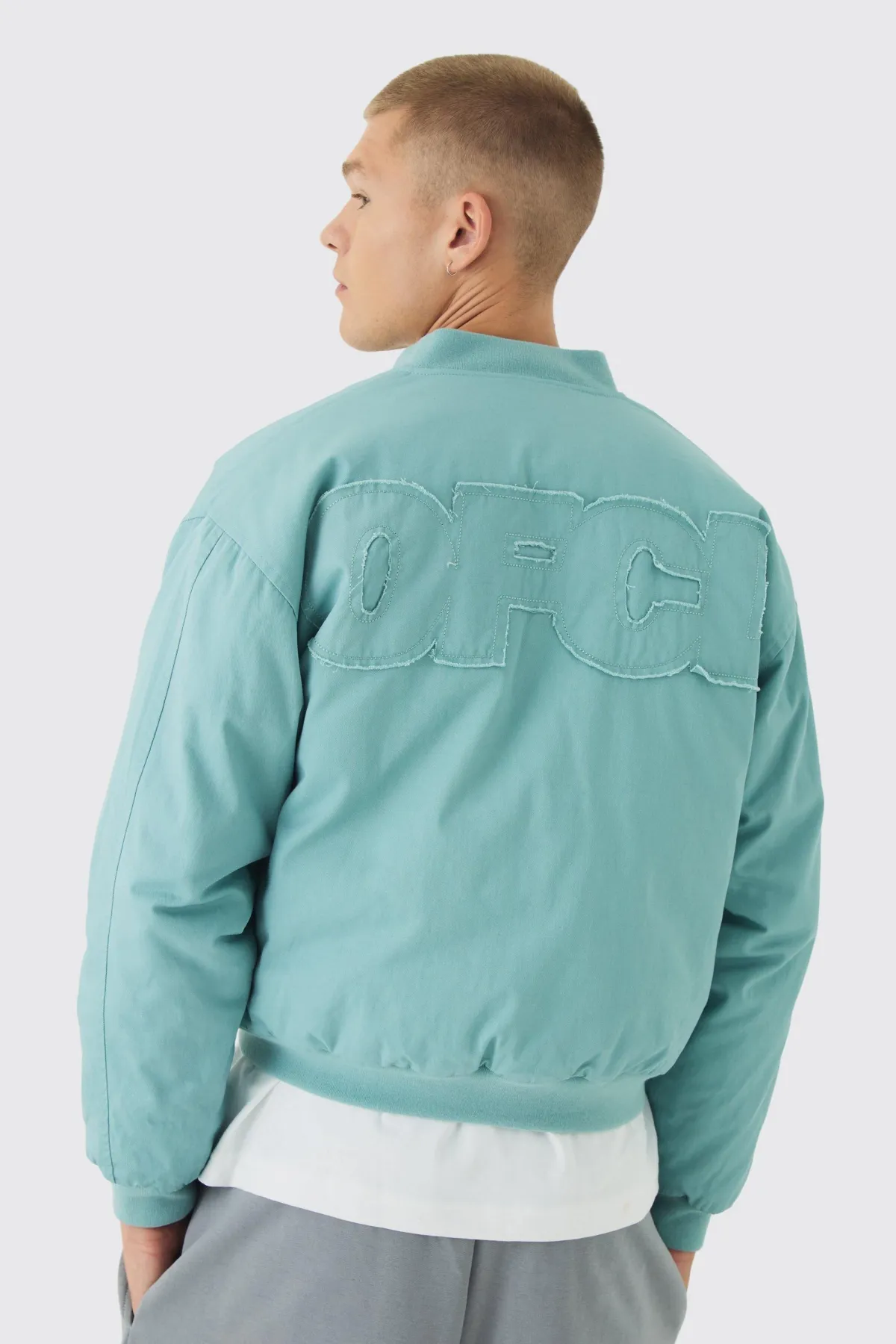 boohooMAN Veste bomber rembourrée en twill à appliqué Boxy OFCL en<Homme Manteaux Et Vestes
