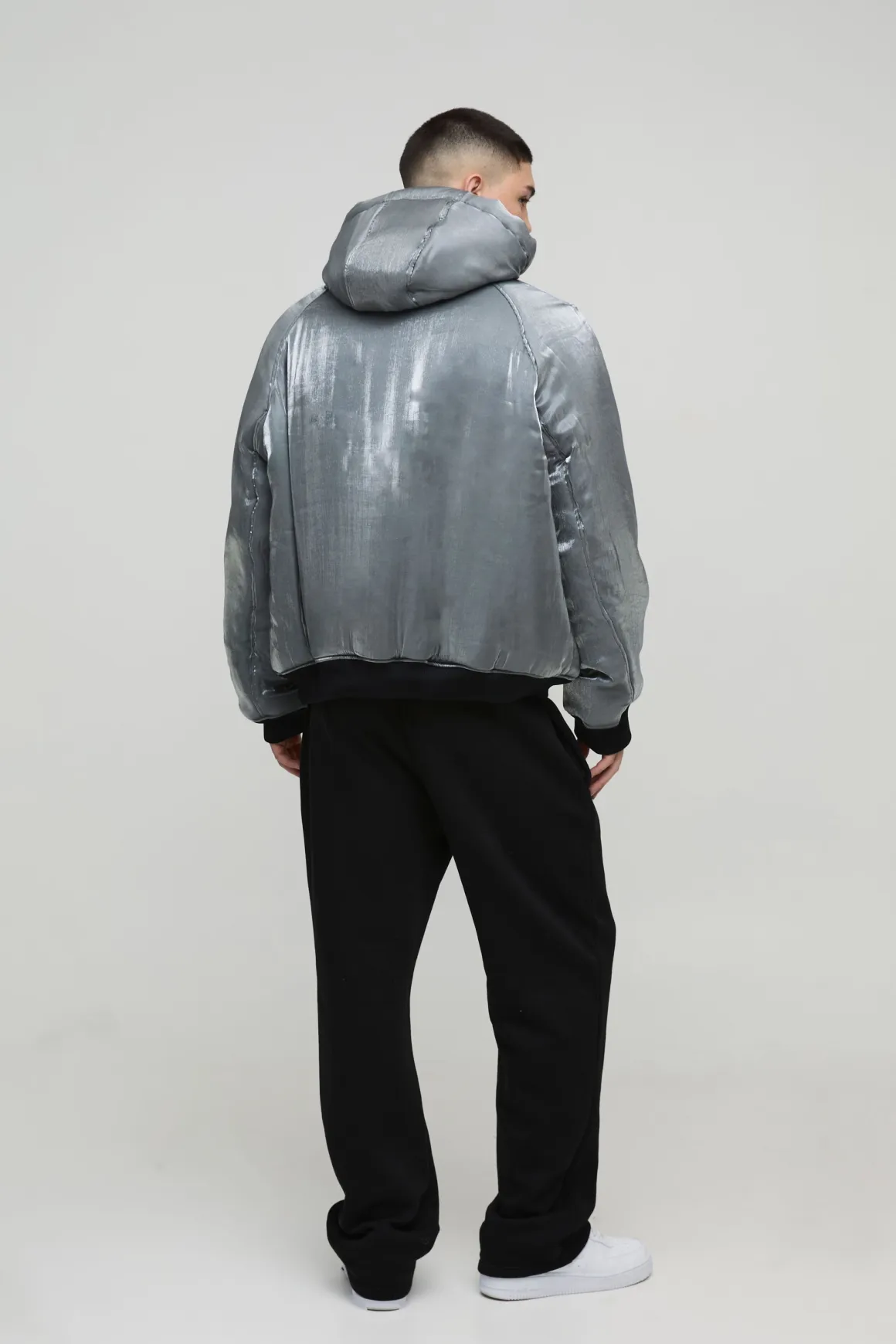 Veste bomber surdimensionnée à capuche en liquide métallique en gris