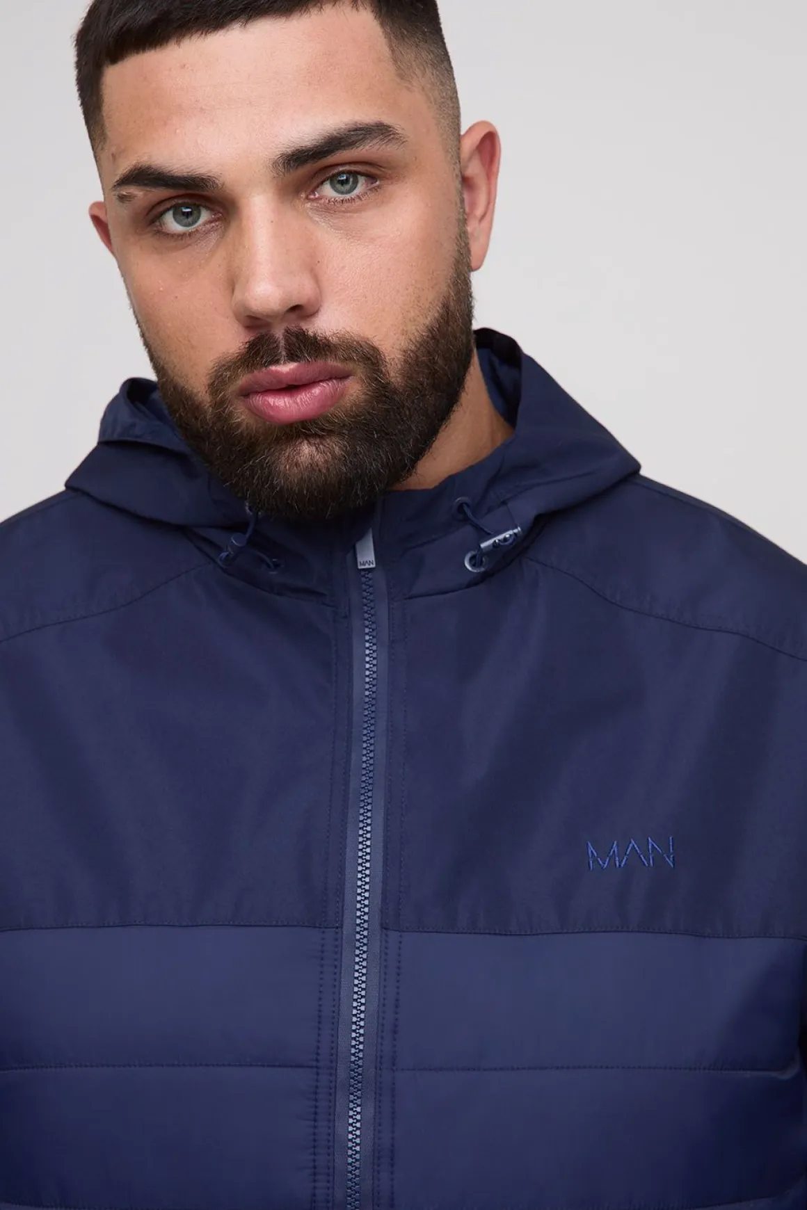 Veste à capuche matelassée légère à coupe régulière Plus