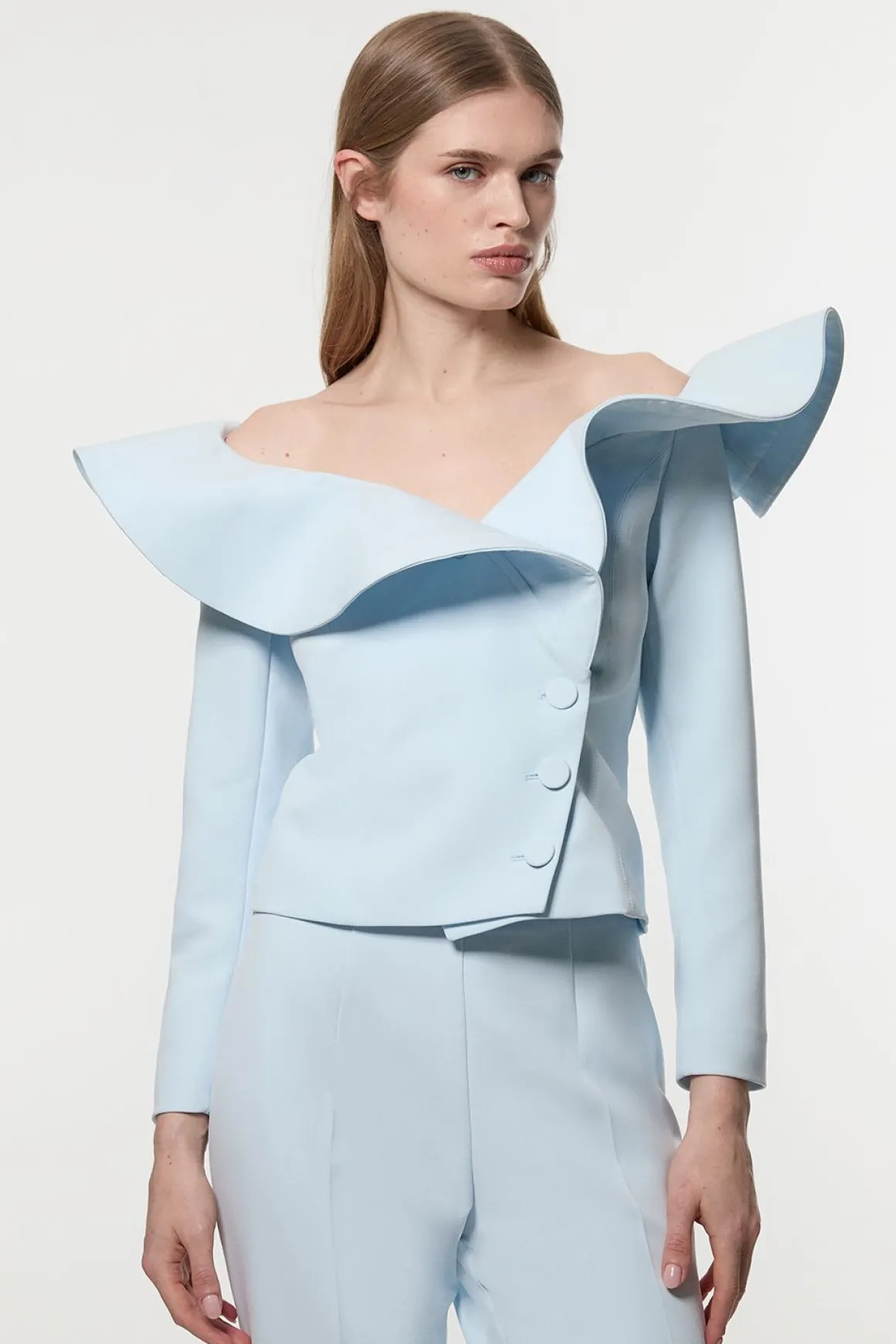 Veste Cintrée Asymétrique À Volant Spectaculaire