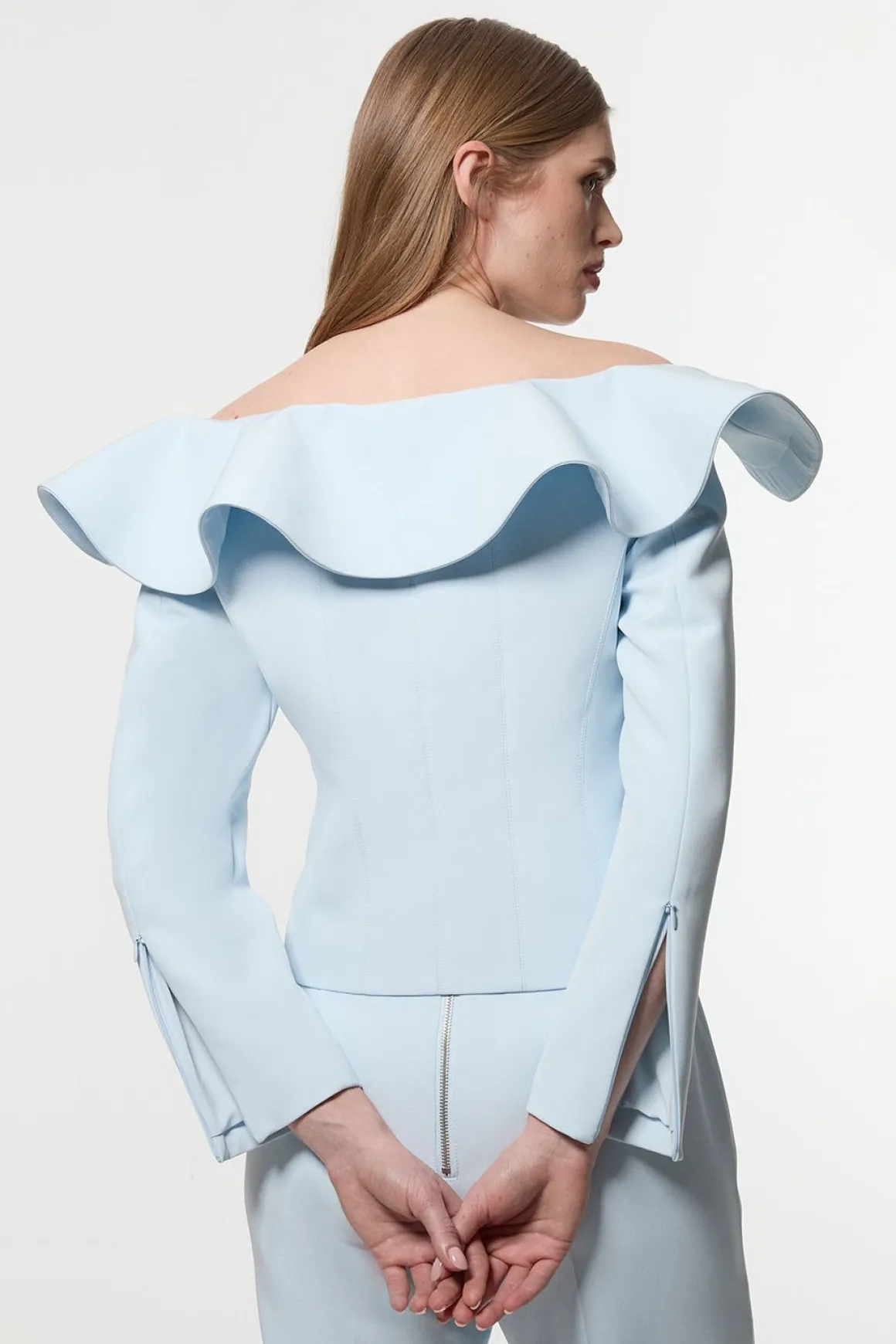Veste Cintrée Asymétrique À Volant Spectaculaire