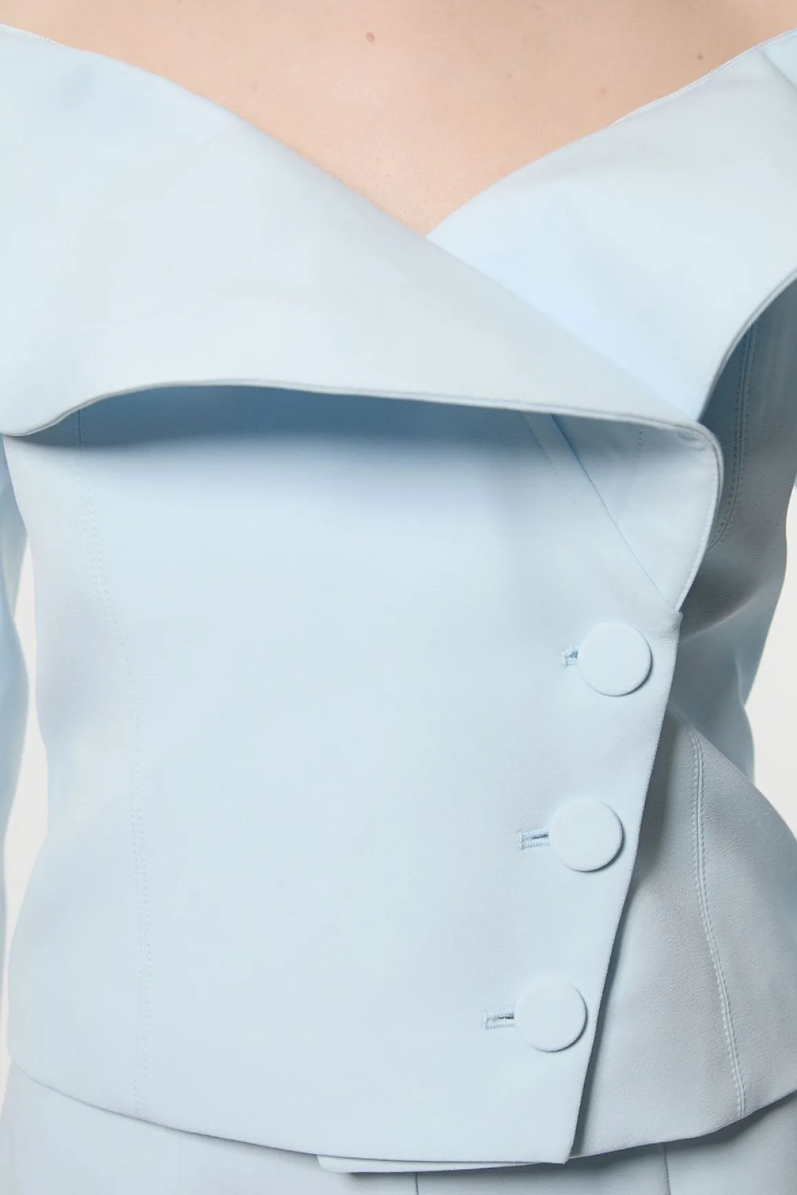 Veste Cintrée Asymétrique À Volant Spectaculaire