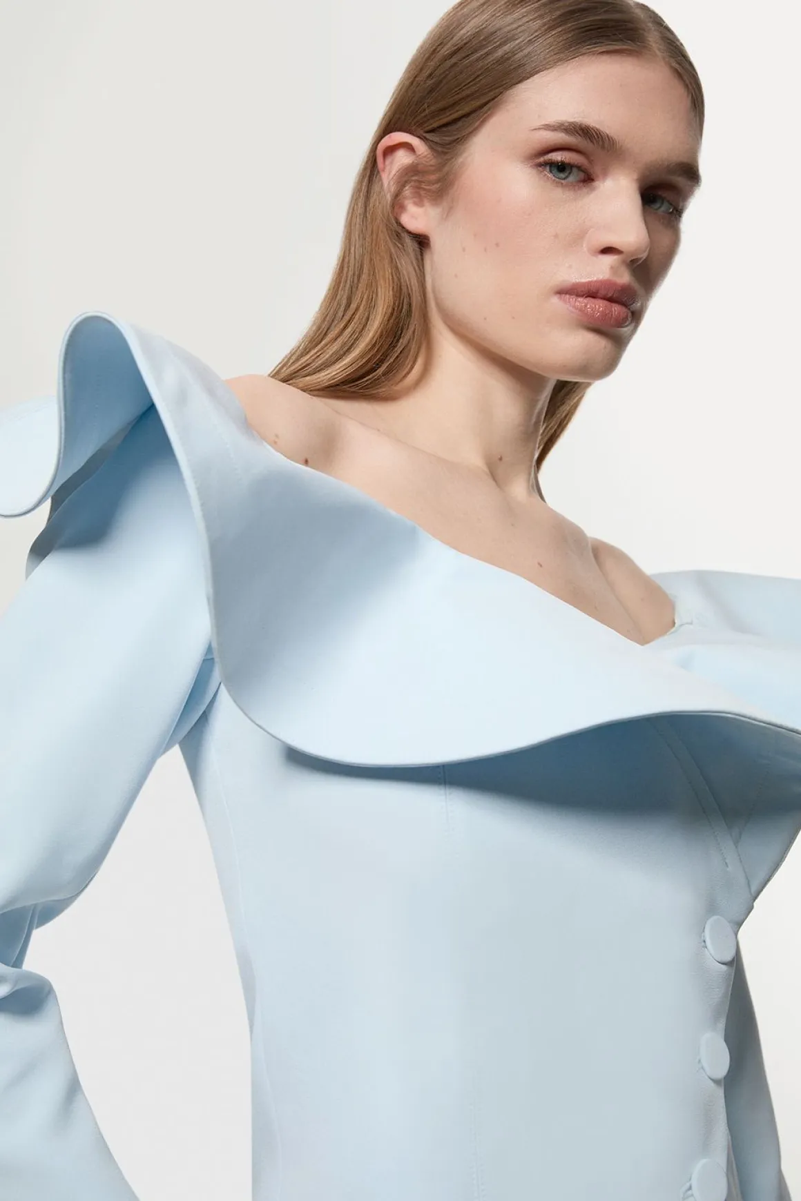 Veste Cintrée Asymétrique À Volant Spectaculaire