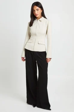 Veste Cintrée À Col Pointu