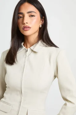 Veste Cintrée À Col Pointu