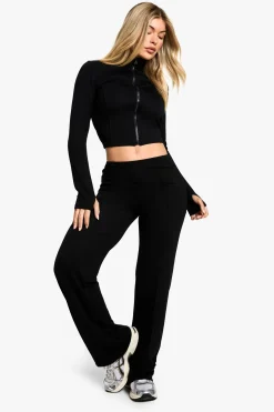 Veste cintrée à zip et pantalon à jambe large