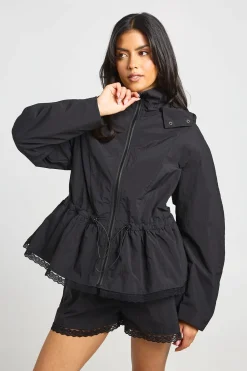 boohoo Veste Col Montant Avec Ourlet Bordé De Dentelle<Femme Vestes & Manteaux|Satin Et Dentelle