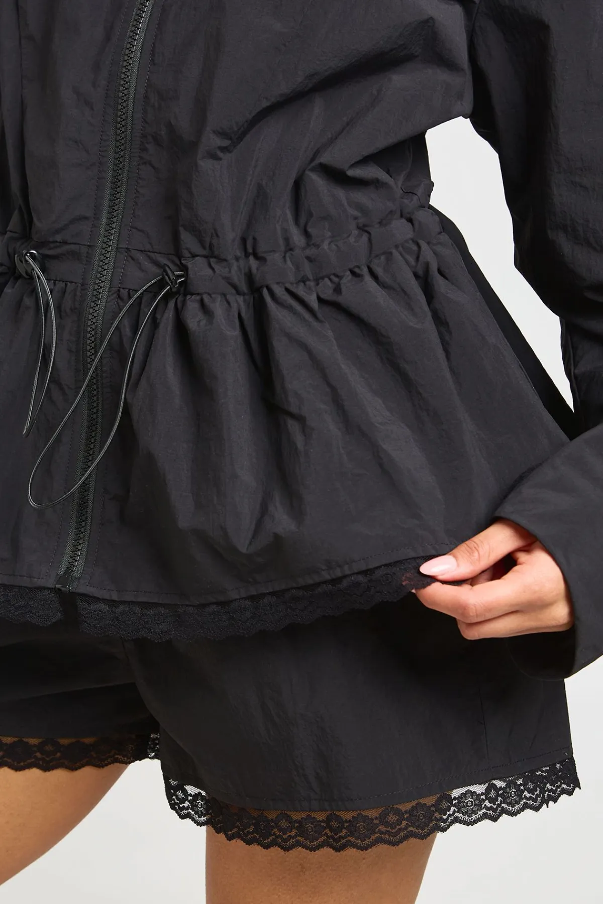boohoo Veste Col Montant Avec Ourlet Bordé De Dentelle<Femme Vestes & Manteaux|Satin Et Dentelle