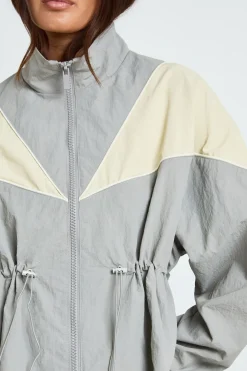 Veste À Col Montant À Panneaux Avec Taille Cintrée
