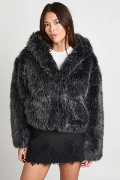 Veste courte en fourrure