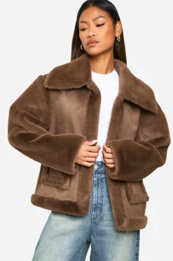 Veste courte en synthétique assemblée