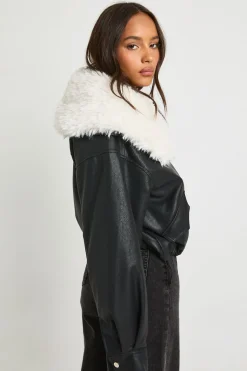 Veste courte en synthétique à col de fourrure