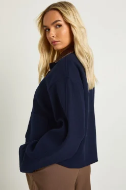 Veste cropée à col en synthétique à l'allure laine