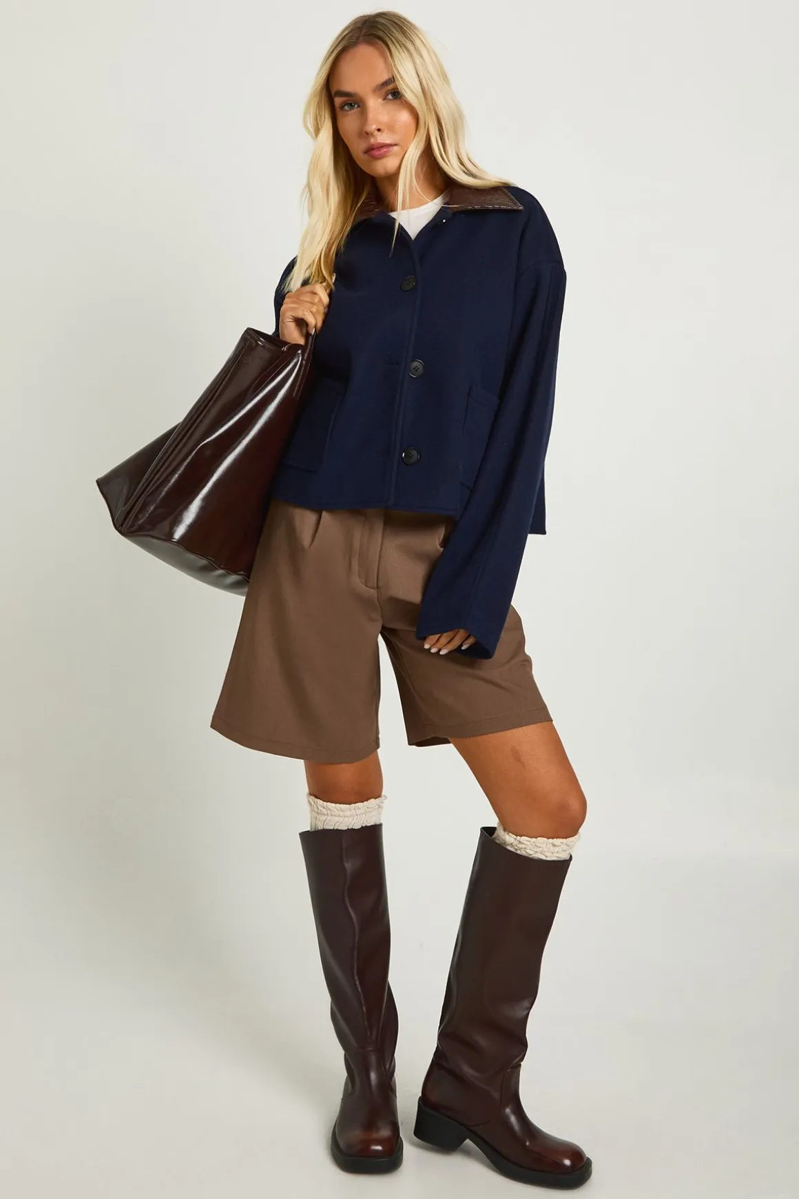 Veste cropée à col en synthétique à l'allure laine