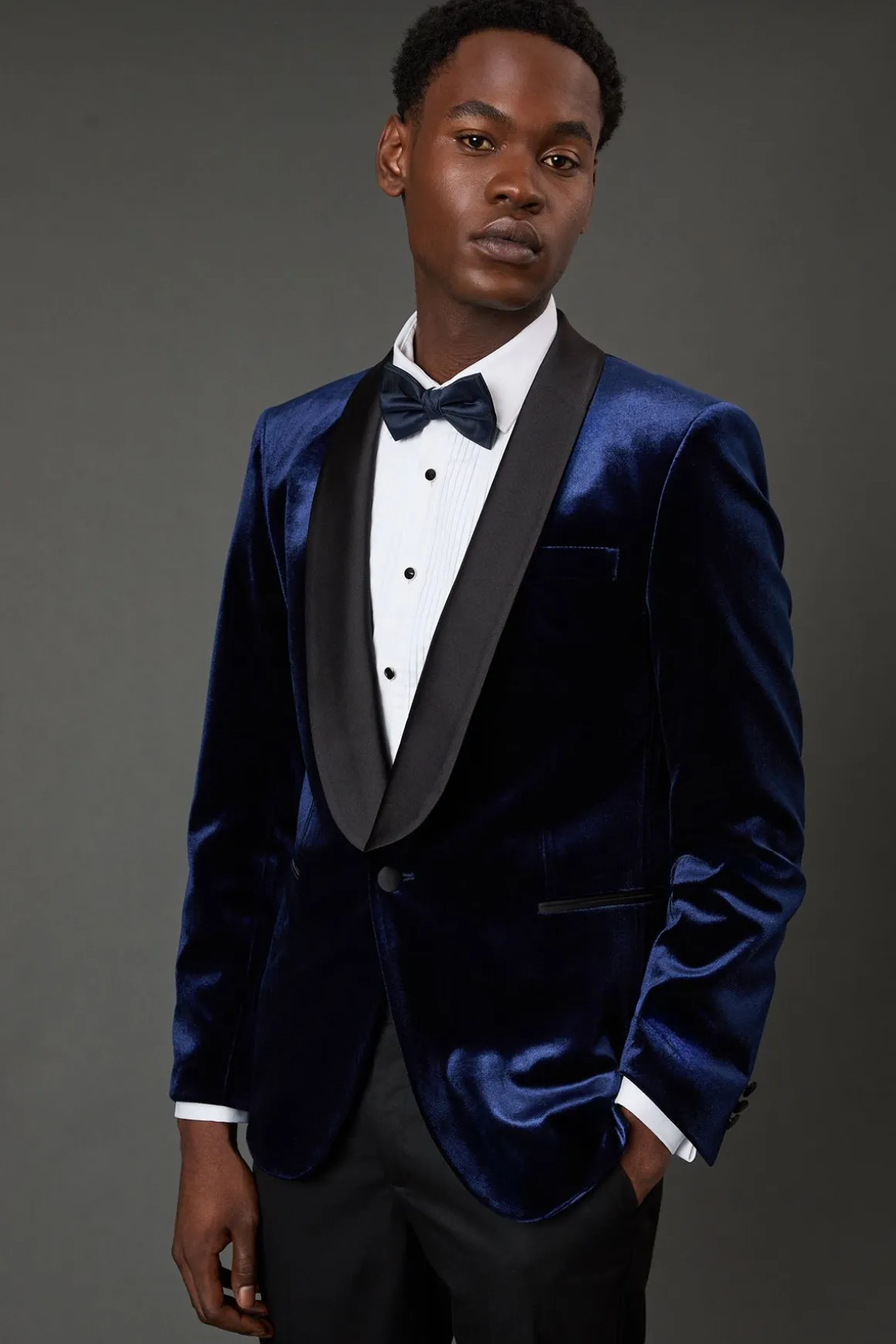 Veste de Smoking en Velours Bleu Marine à Revers Larges Coupe Ajustée