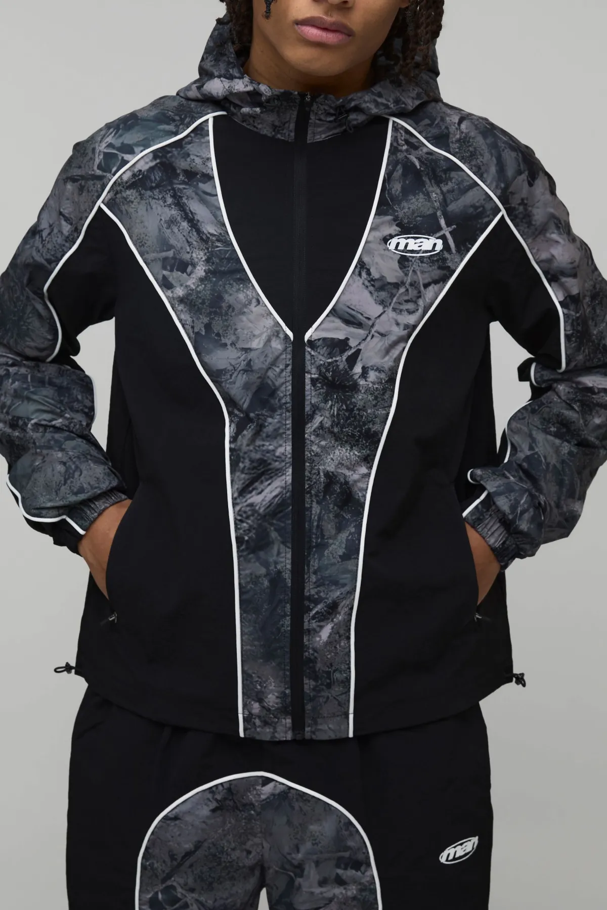 boohooMAN Veste De Survêtement À Casynthétiqueche Coupe Regular En Nylon Avec Blocs De Couleur Et Passepoil<Homme Vestes & Manteaux Grande Taille|Tout Afficher