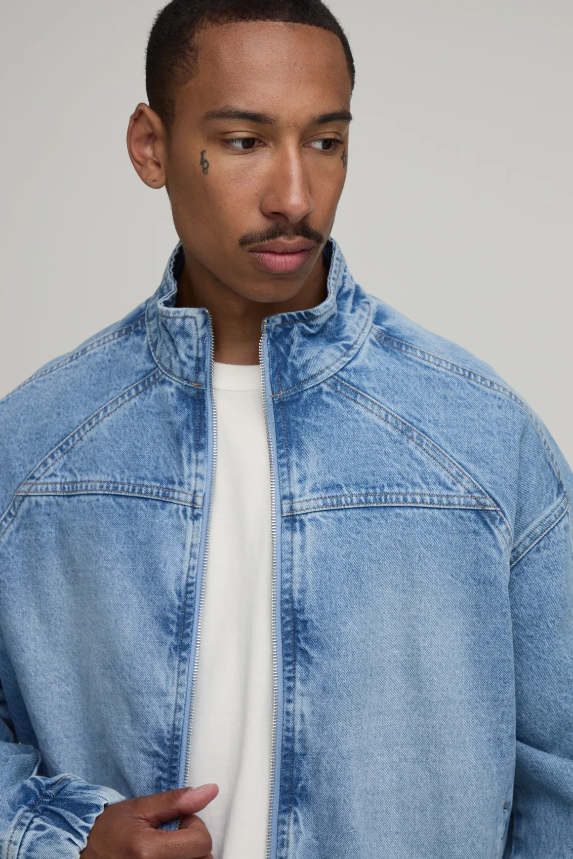 Veste De Survêtement À Panneaux En Denim Délavé