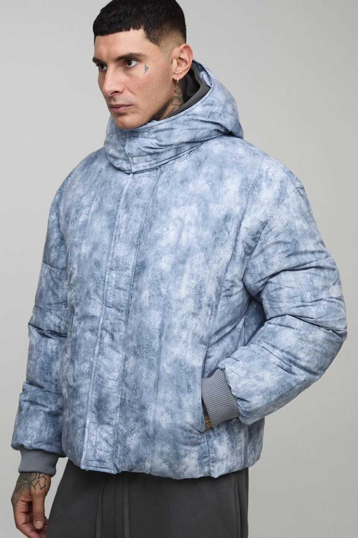 Veste doudoune à capuche en nylon lavé, col entonnoir, coupe ample et allongée