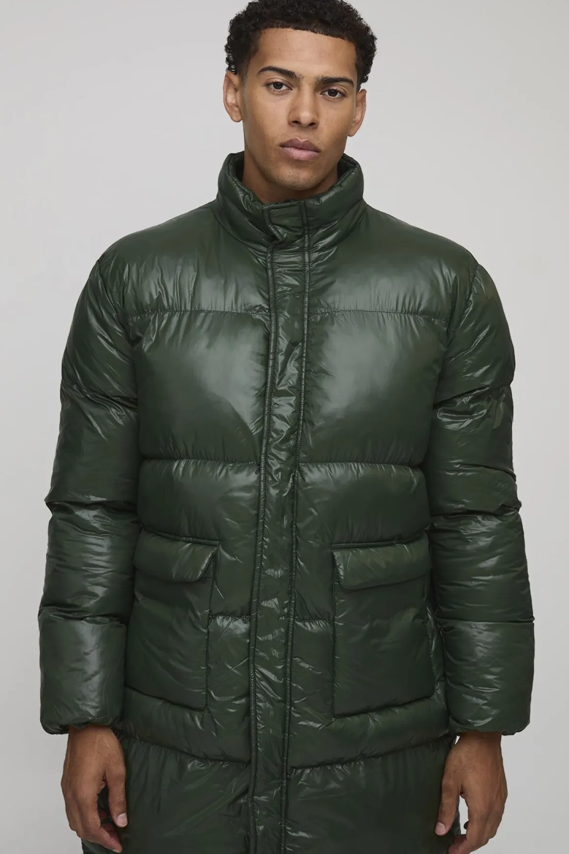 Veste doudoune longue à coupe régulière et haute brillance