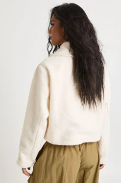 Veste effet laine à col boutonné avec détails de poches
