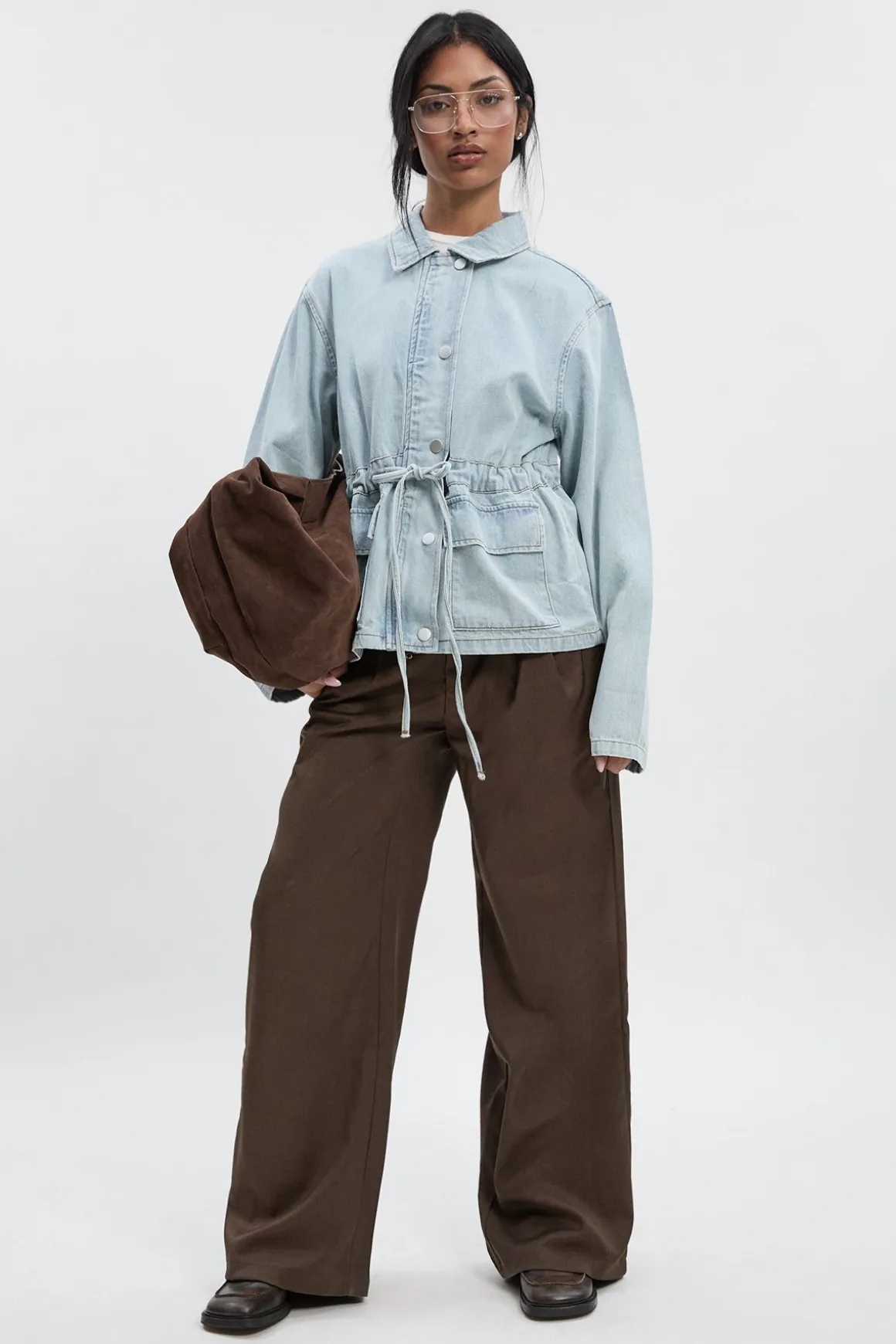 Veste en denim avec passe-cordon à la taille
