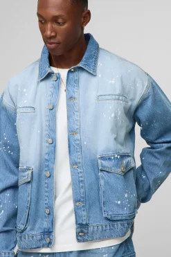 Veste en denim cargo surdimensionnée et carrée avec éclaboussures de peinture