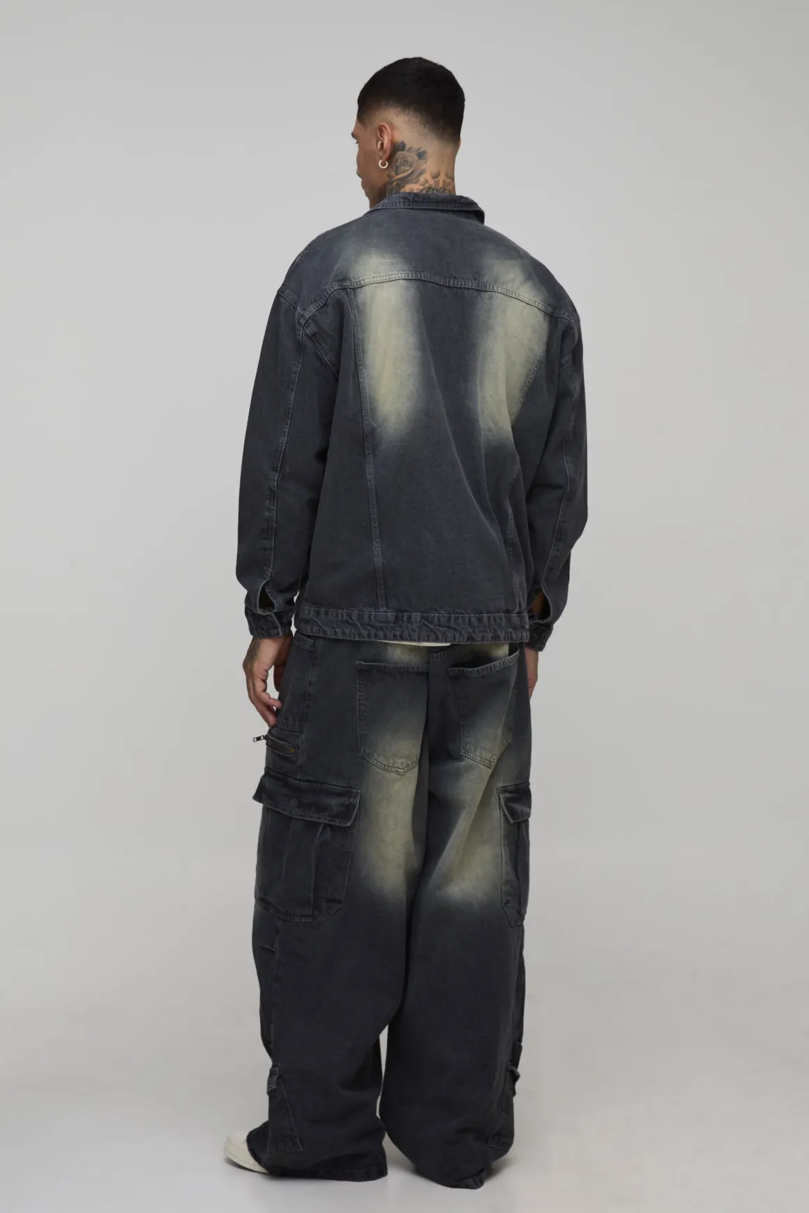 Veste en jean longue, teintée, lavée, à la coupe carrée et surdimensionnée