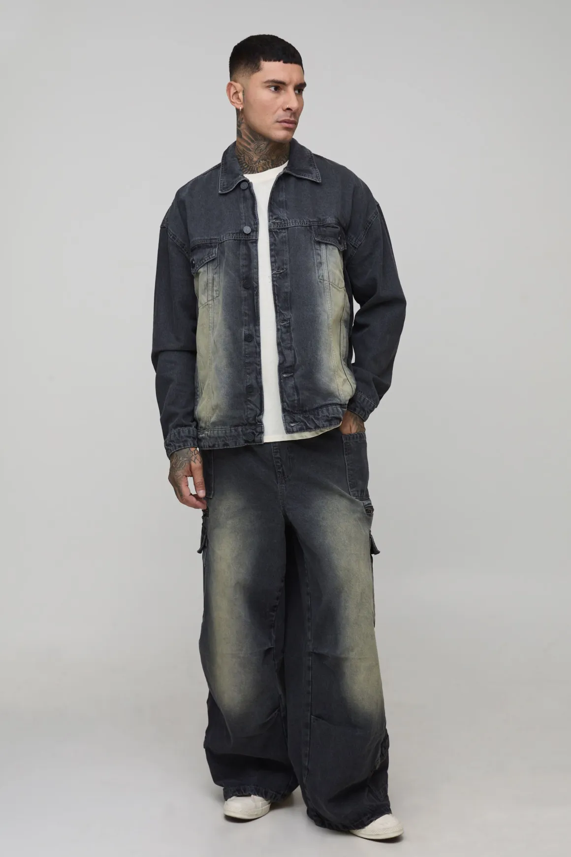 Veste en jean longue, teintée, lavée, à la coupe carrée et surdimensionnée