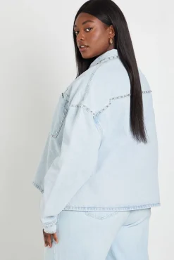 boohoo Veste En Jean Ornée De Clous Grande Taille<Femme Denim|Vestes & Manteaux