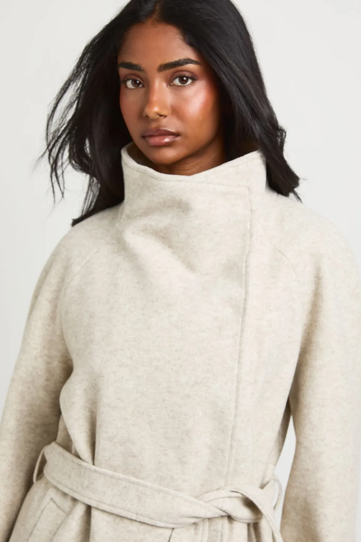 Veste En Laine Ceinturée À Col Cheminée