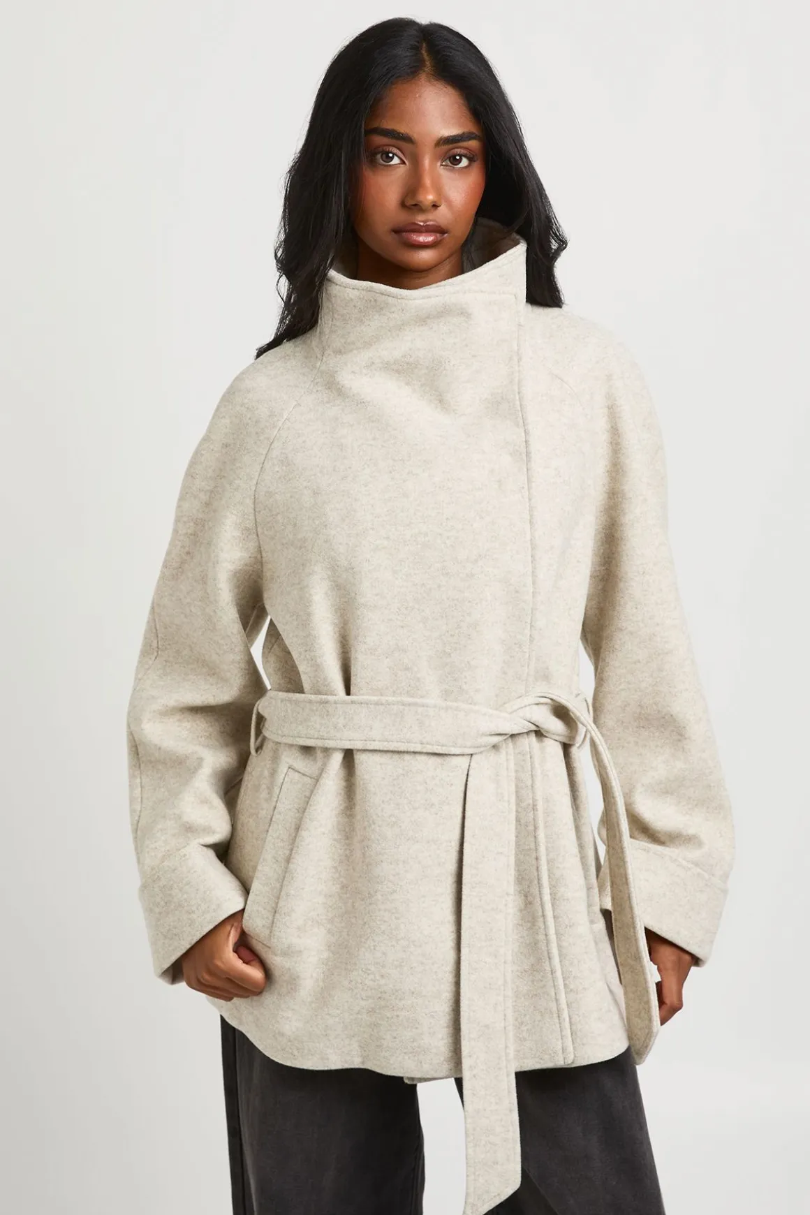 Veste En Laine Ceinturée À Col Cheminée